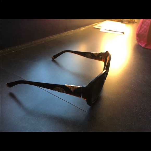 Sunglasses - Picture 4 of 5